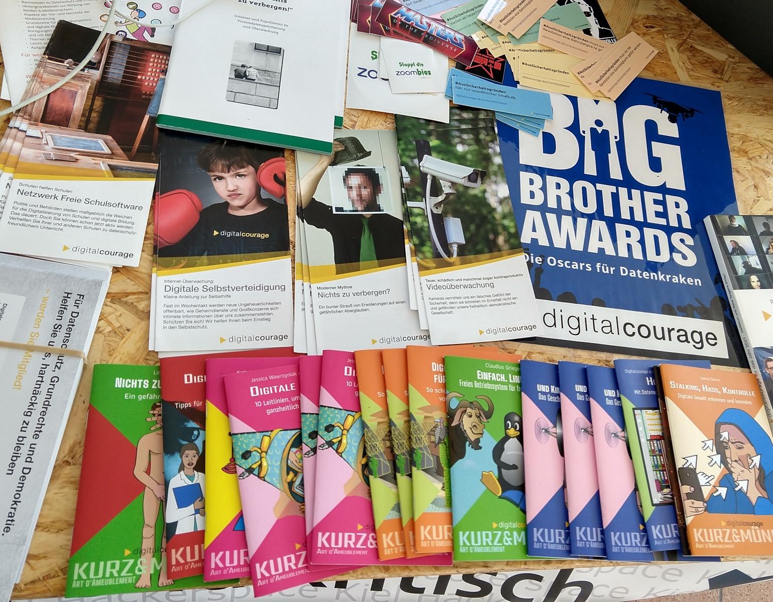 Flyer und Infomaterial von digitalcourage Flyer und Infomaterial von digitalcourage