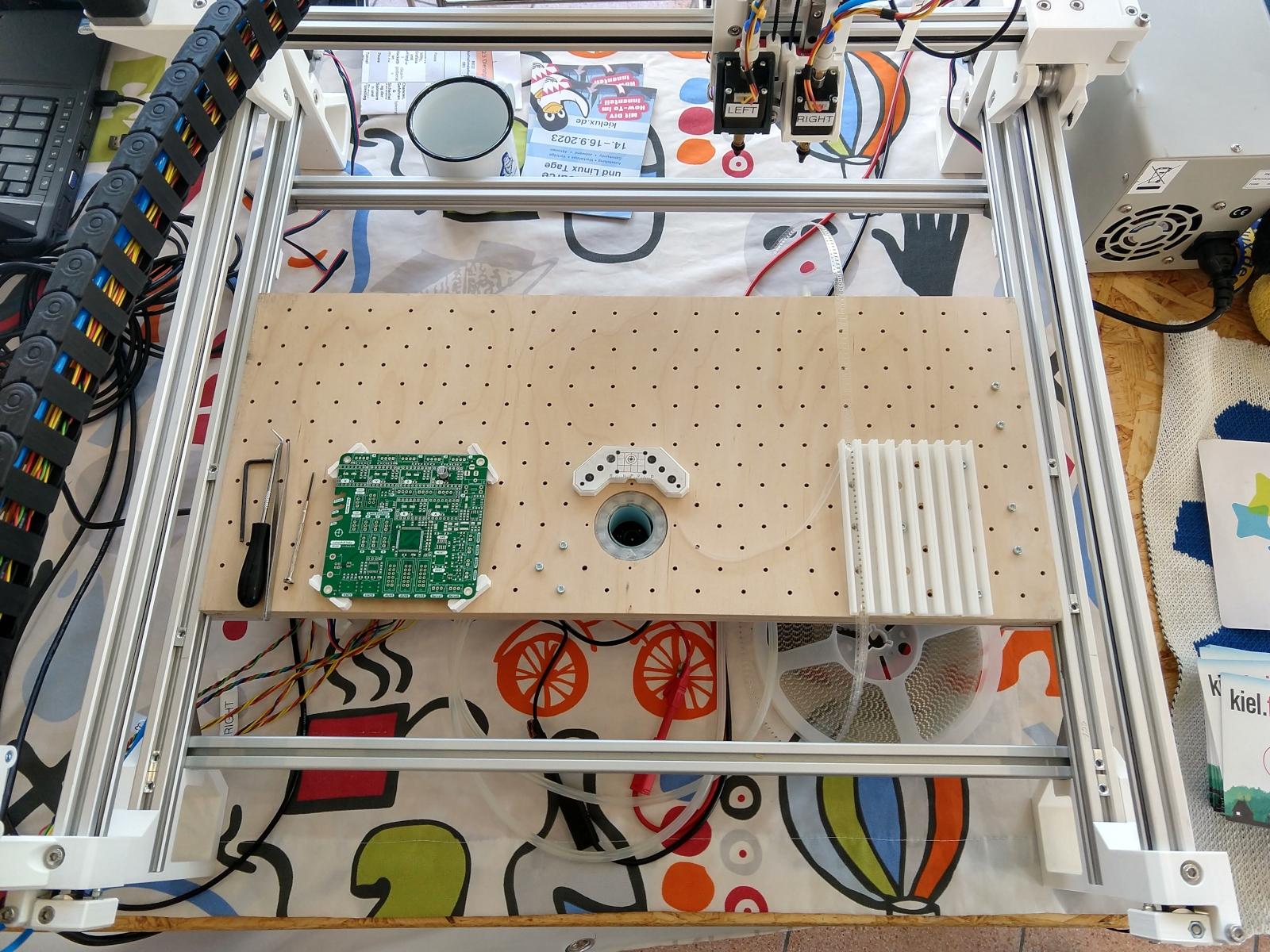 Der Platinenbestücker der Toppoint Der Platinenbestücker der Toppoint